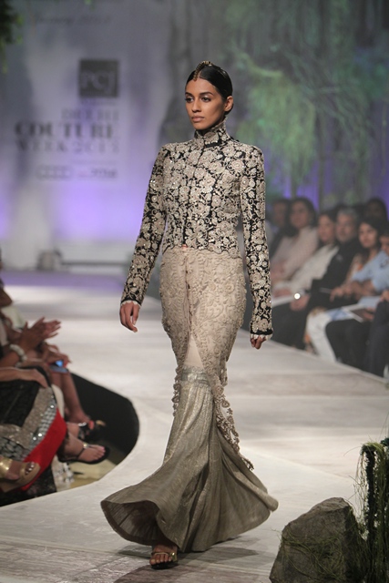 Delhi-Couture-Week-Anamika-Khanna-7