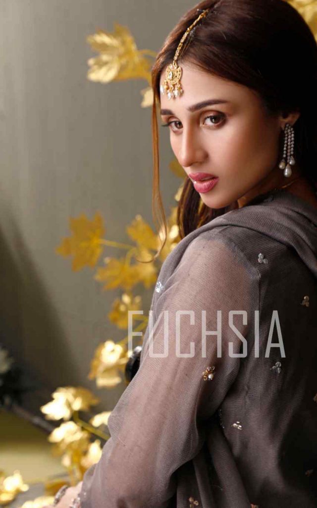 mashal khan, actress, model, drama, fashion shoot, womenswear, festive wear, formal wear, mona imran, designer, photoshoot, jhoomar, jhumka, hathphool, necklace