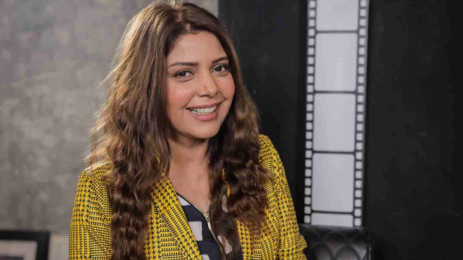 Mehroo is closer to my personality"-Hadiqa Kiani On Adoption & More!