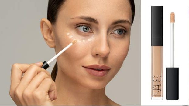 applying concealer, makeup